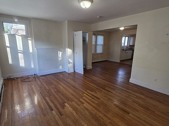 4th image of 304 Fellsway W Floor 1