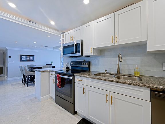 4th image of 5600 N Flagler Drive #1906