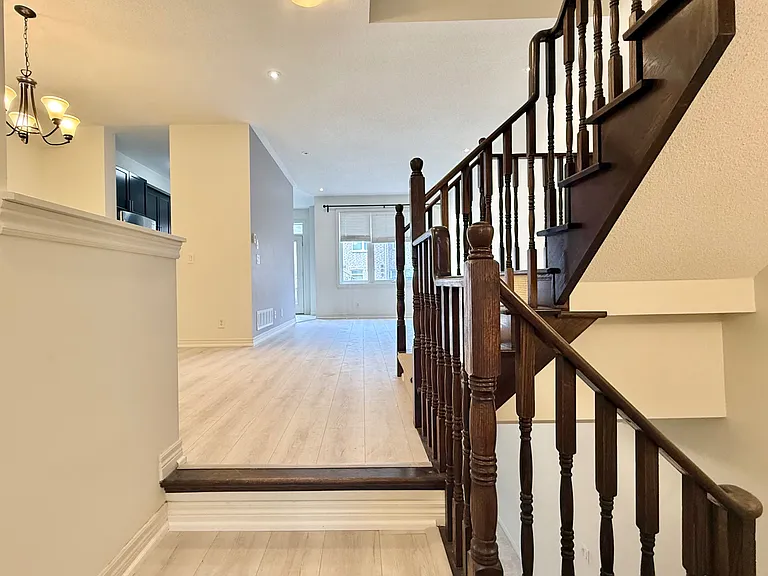 158 Harvest Hills Blvd — Photo 2