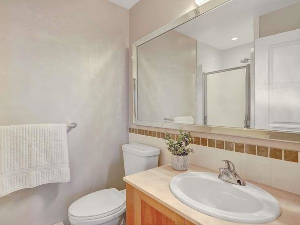 2 bedroom rental in Surrey — photo 16