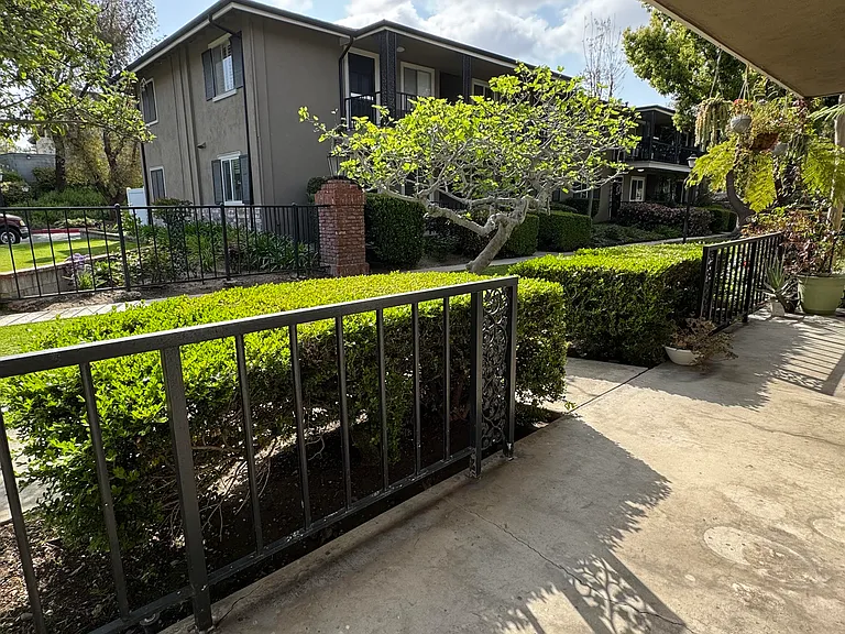 660 S Glassell St #15 — Photo 6