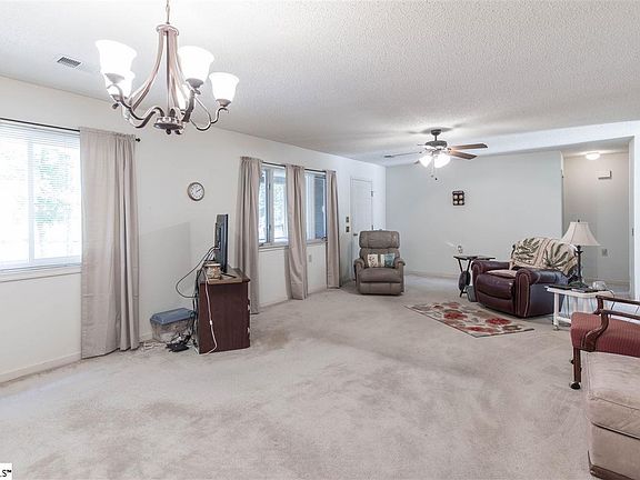 4th image of 204 S Woodgreen Way
