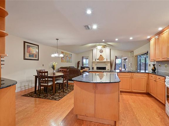 4th image of 11501 E Queensway Dr