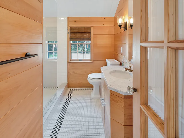 1 Waters Edge Dr — Photo 16