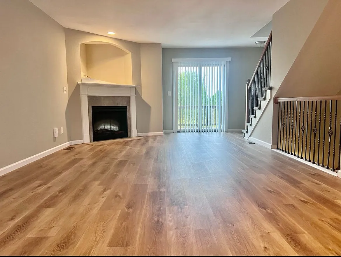 4 bed, 3.5 bath, 2500 sqft, $1,950 — Photo 4