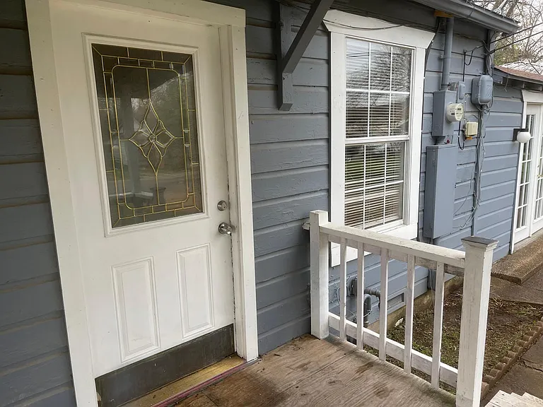 1011 S Van Buren St — Photo 3