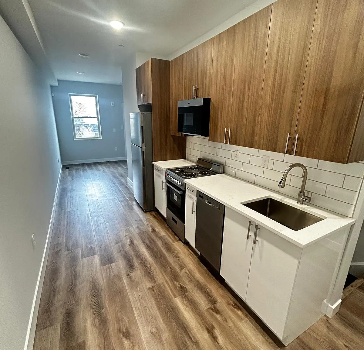 2 bed, 1.5 bath, 700 sqft, $1,300 — Photo 1