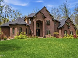2415 N Crissey Rd, Sylvania, OH 43560