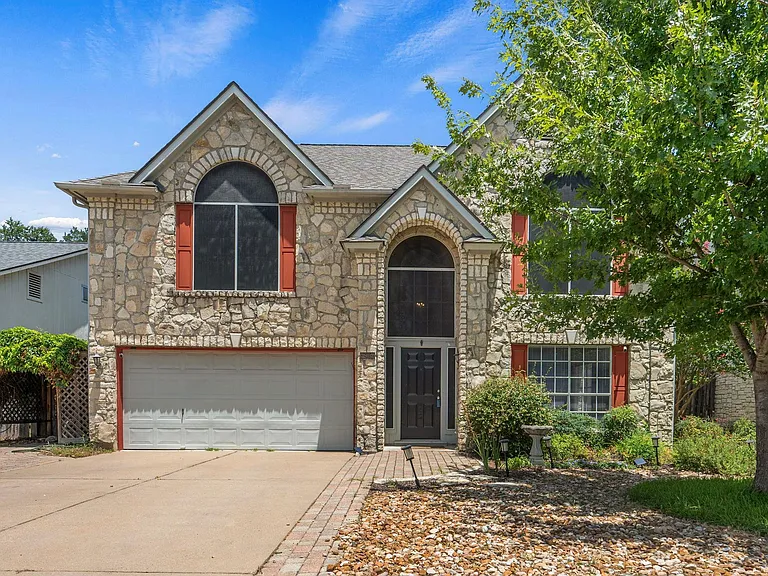 1901 Lobelia Dr — Photo 2