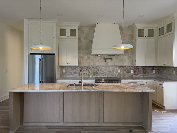 5th image of 2812 Harriette Ct