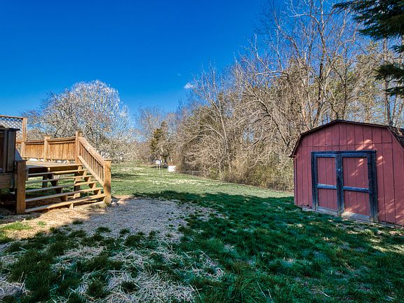 4th image of 803 Willowbrook Ln
