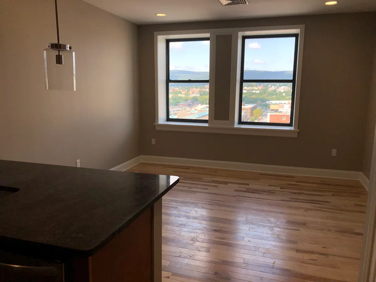 Building Photo - 108 N Washington Ave #602