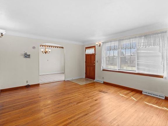 5th image of 521 Illinois Ave