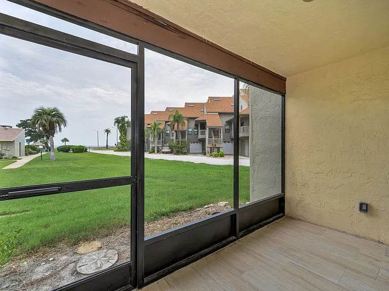 645 Windrush Bay Dr — Photo 10