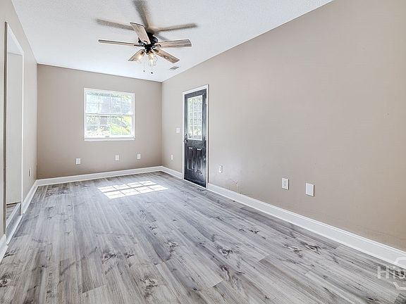 4th image of 608 Early Street