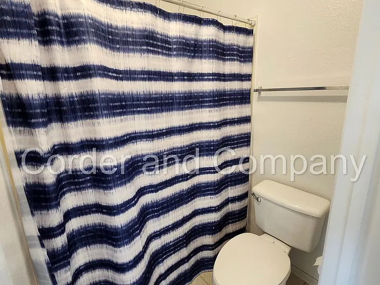 2261 Green Lake Rd NE — Photo 18