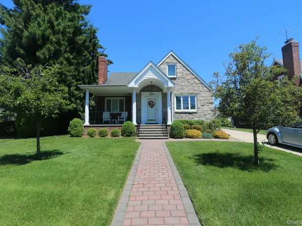 1054 Tulip Avenue, Franklin Square, NY 11010