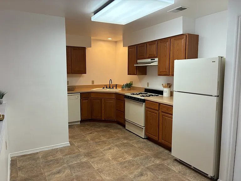 534 Pangborn Blvd #A — Photo 5