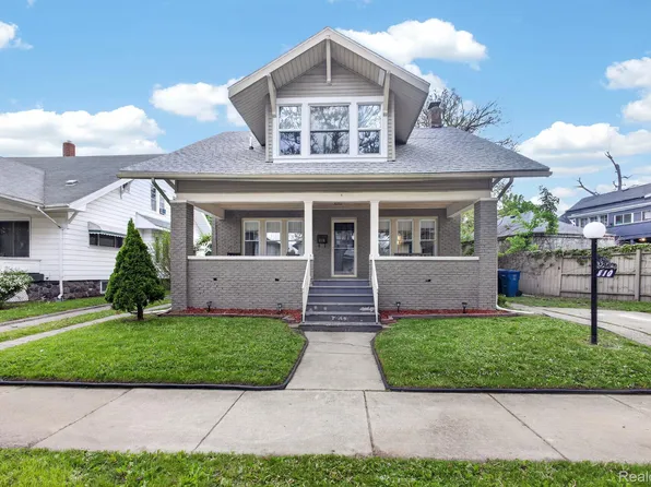 810 E 8th St, Flint, MI 48503