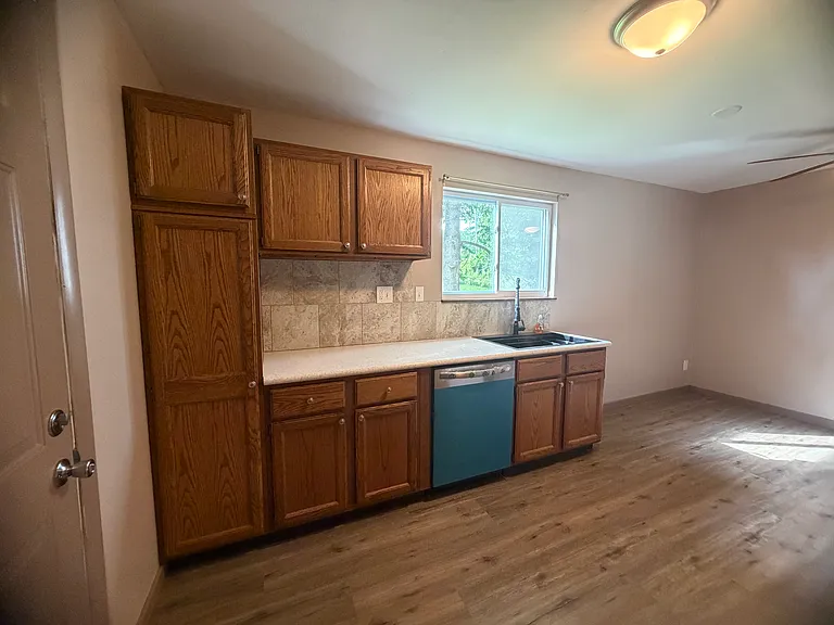 3006 Lyme St — Photo 5