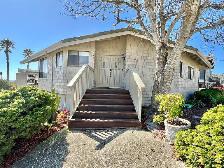 463 Sea Horse Dr — Photo 3