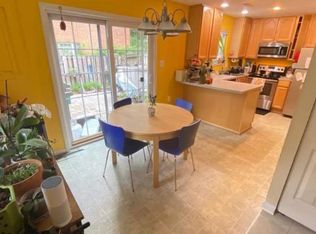 2250 Gunsmith Sq, Reston, VA 20191