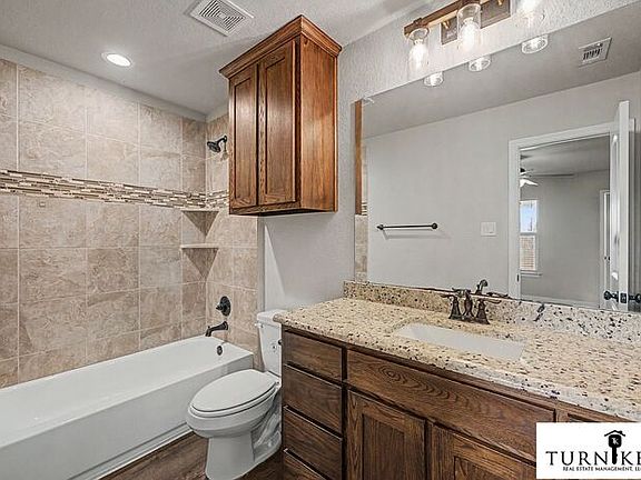 3rd image of 1304 White Sand Dr