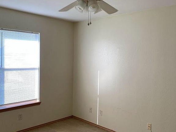 3rd image of 483 Cripple Creek Cir