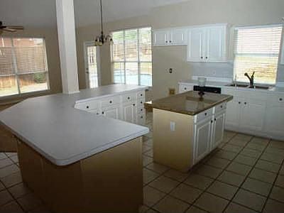 5th image of 579 Cheshire Dr