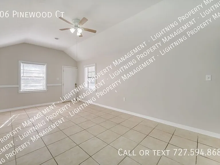 406 Pinewood Ct — Photo 17