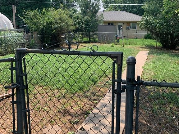 2nd image of 2431 Crabtree Dr #0