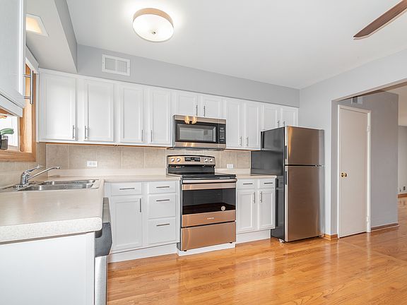 3rd image of 9470 Bay Colony Dr APT 3N