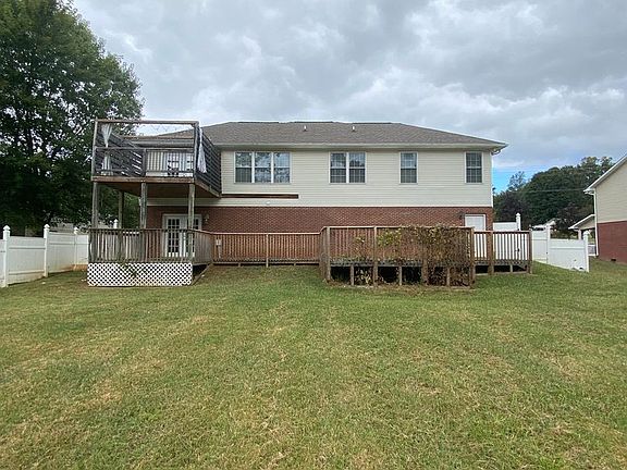 2nd image of 873 Isabell Dr