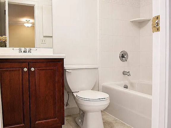 5th image of 57 E 77th St APT 10