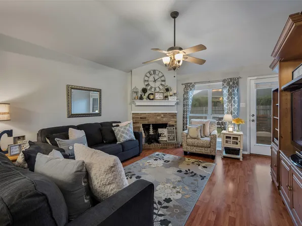 314 S Chestnut St, Forney, TX 75126