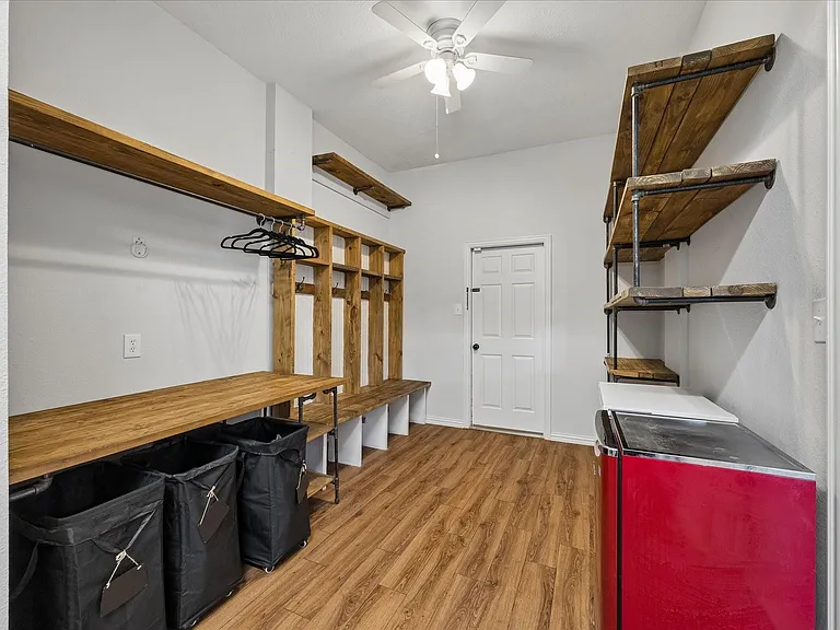 1125 Shady Knoll Ln — Photo 15