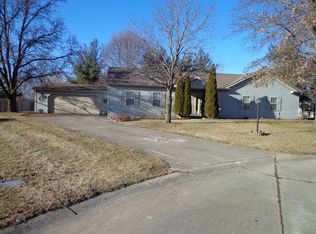 1215 Fox Ct, Mahomet, IL 61853