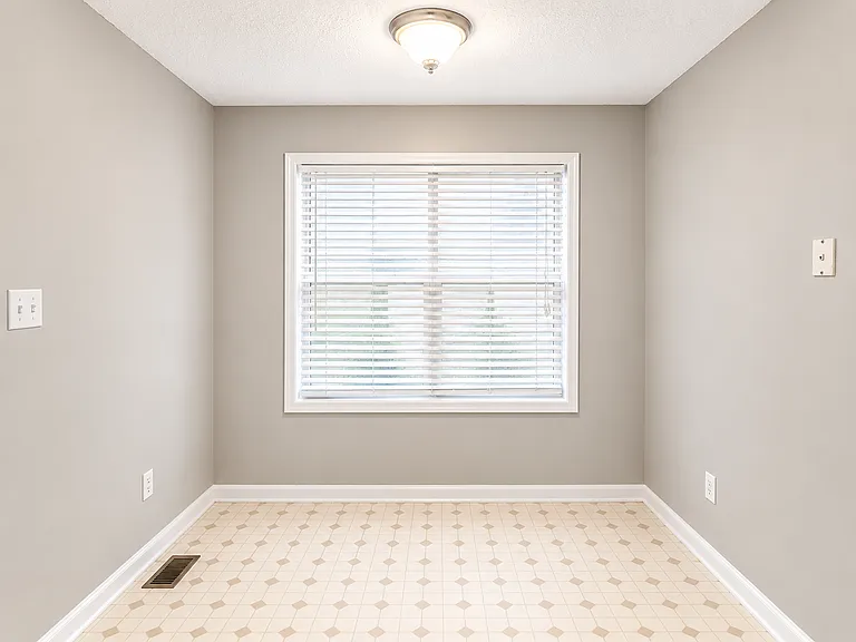 635 Ashley Oaks Dr — Photo 7