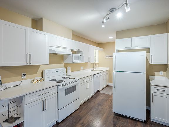 4th image of 640 Main St #309