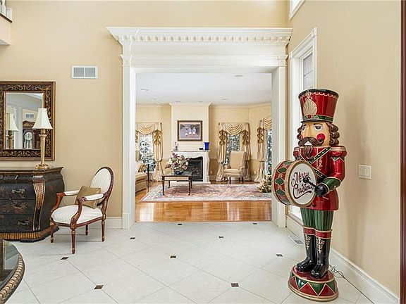 5th image of 220 River Farm Dr