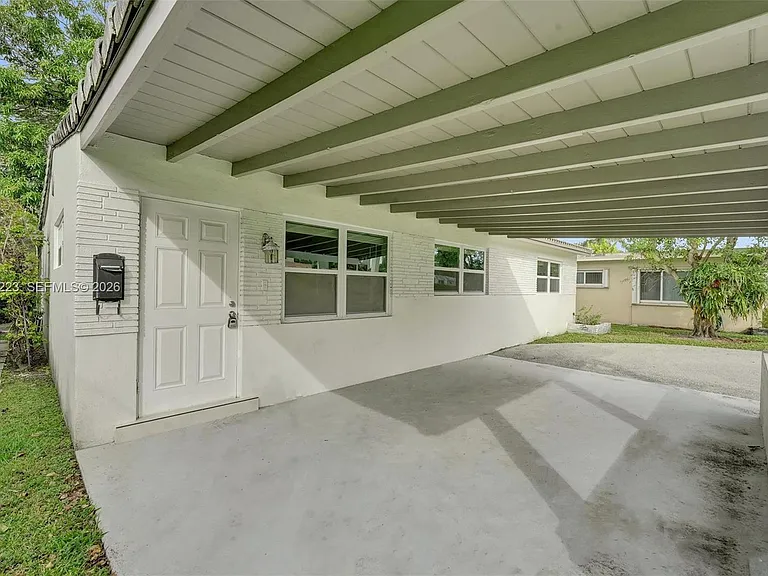 1423 Garfield St — Photo 3