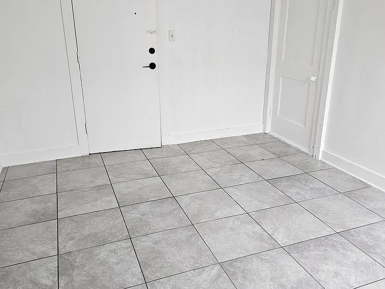 704 S Pacific Ave #212 — Photo 3
