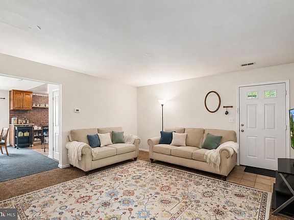 2nd image of 307 Olde Greenwich Dr
