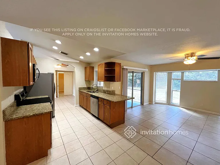 1070 SW Aurelia Ave — Photo 4