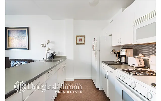 Rented by Douglas Elliman | media 23