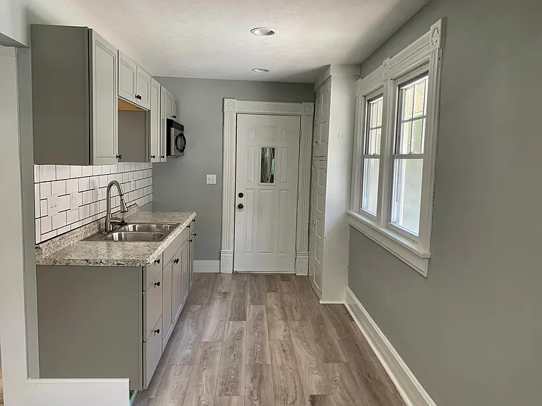 337 1/2 S Prospect St #337-1/2 — Photo 4