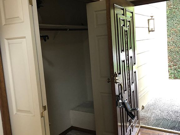 3rd image of 2031 Rosemont Ave APT 1