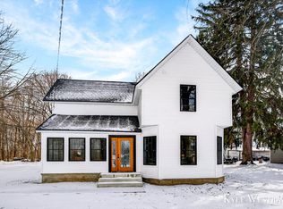 10227 S Norris Rd, Delton, MI 49046