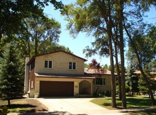 411 61st St, Willowbrook, IL