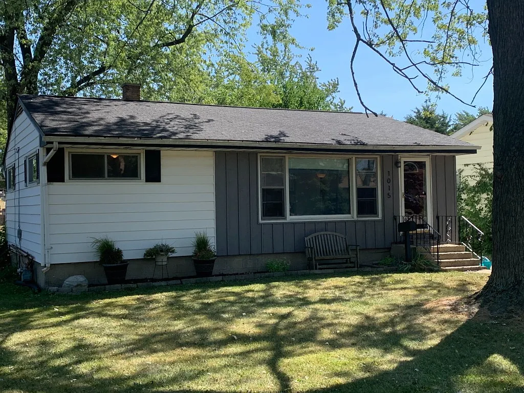 1015 Warner Ave photo 1